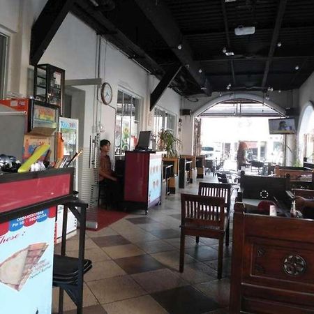 Vindhika Hotel Pengayoman Makassar Exterior foto